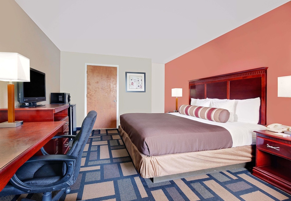 Quality Inn & Suites Dumas, AR 17/33