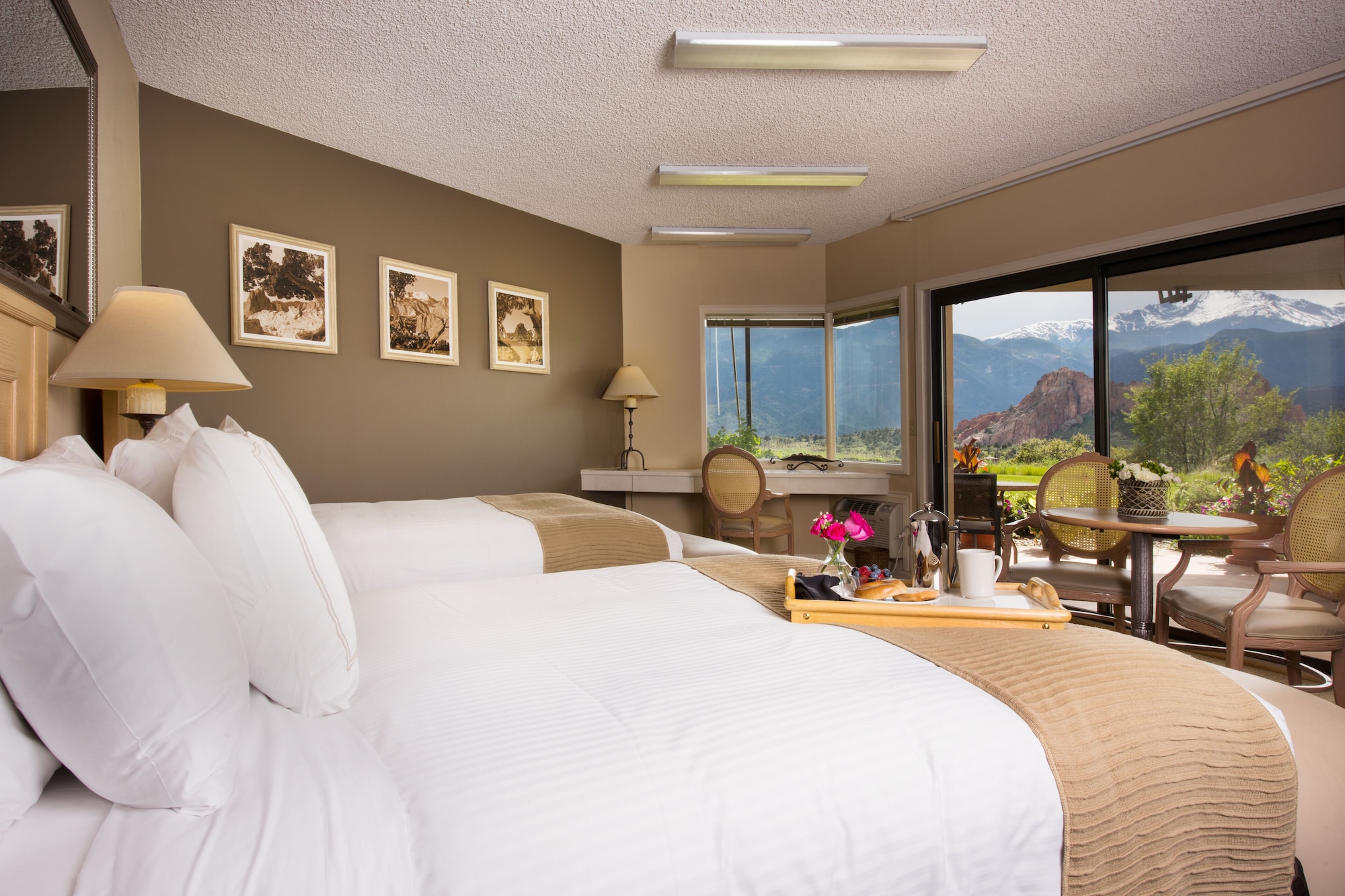 CLUB, LODGE, 2 QUEEN BEDS
