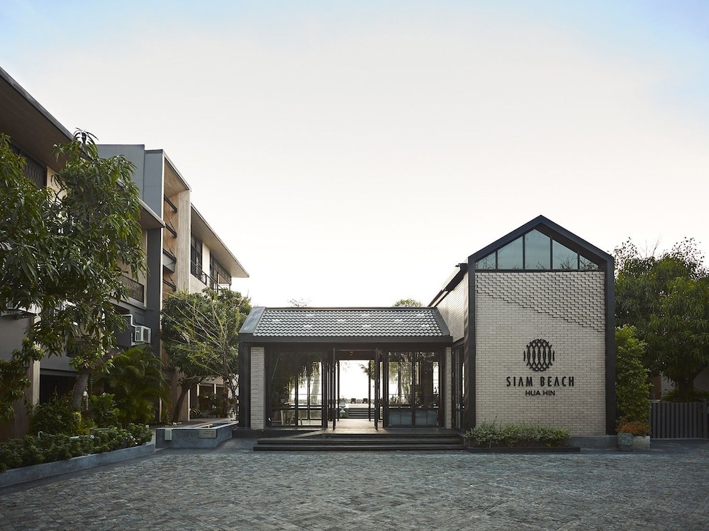 SiamBeach Resort 7/69