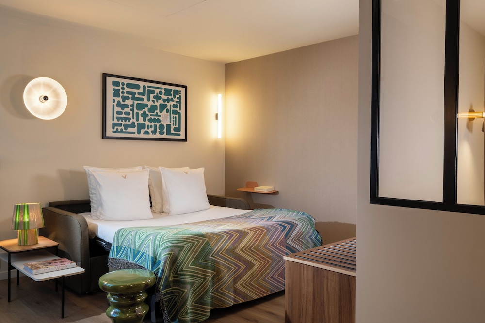 2 BEDROOMS, PREMIUM, APARTMENT