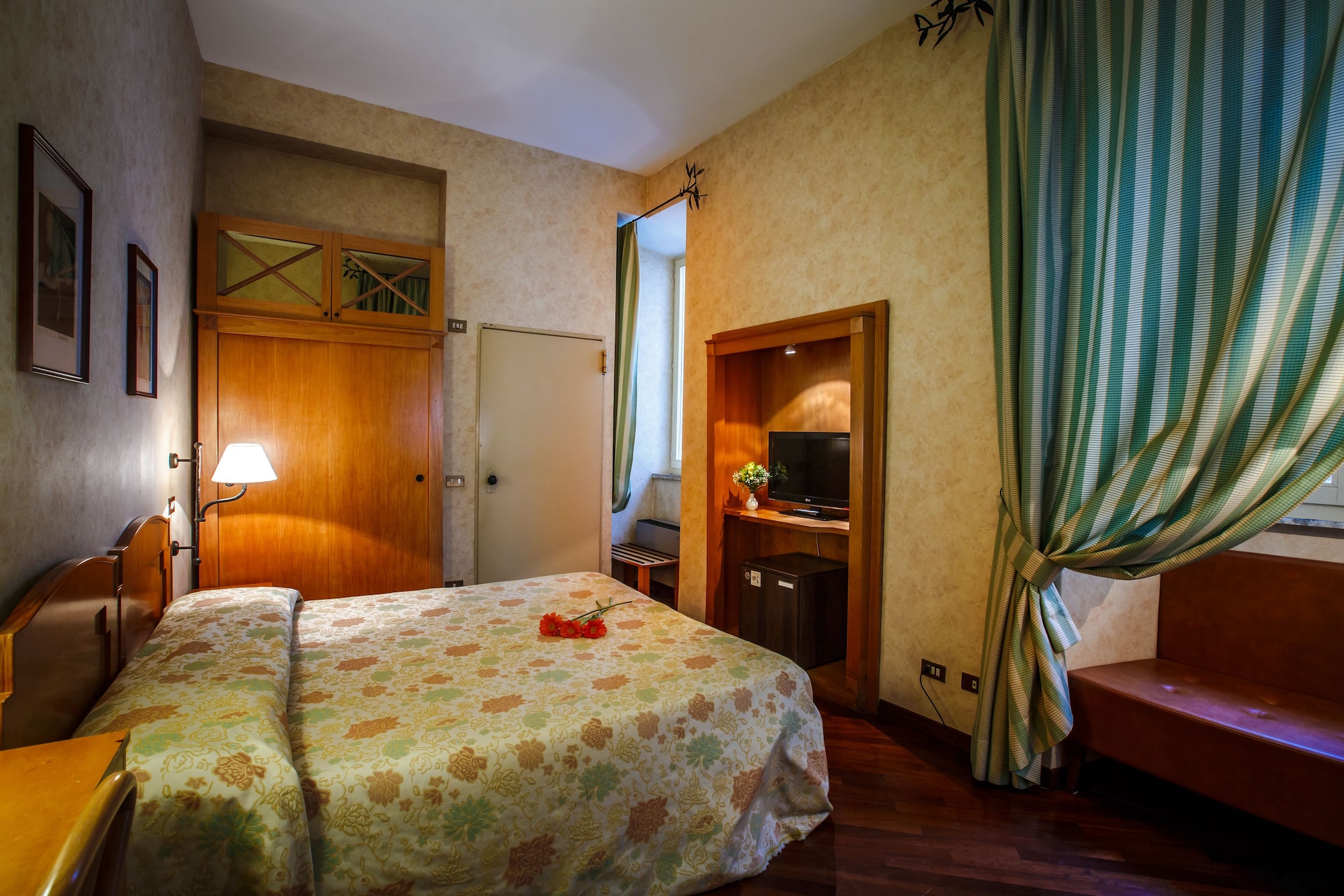 STANDARD, DOUBLE OR TWIN BED