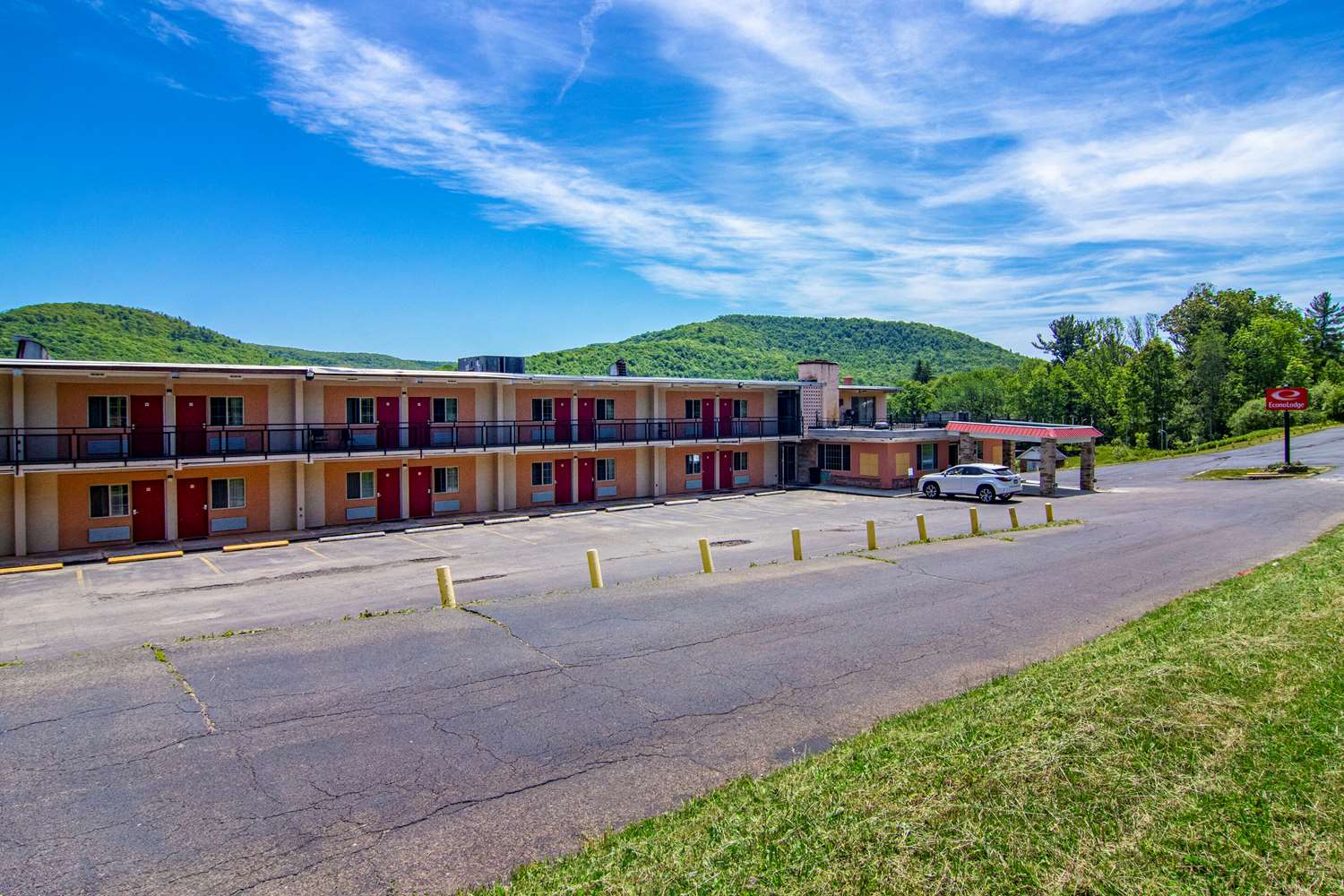 Econo Lodge Bradford South 1/4