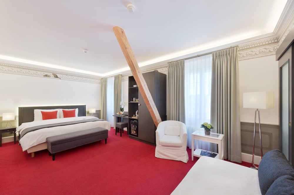 GOLF HOTEL RENE CAPT 32/67