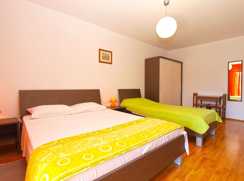 Apartments Ivica 1452 17/37