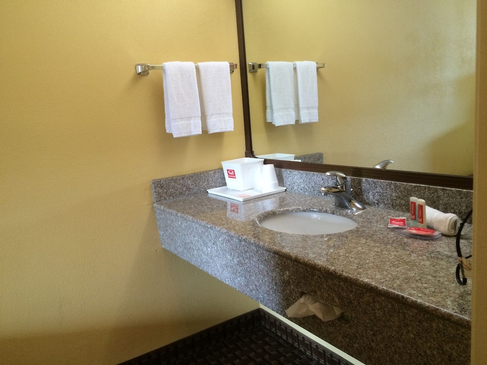 Econo Lodge Easton 59/61