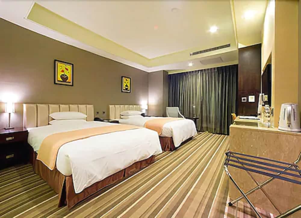 Urban Hotel 33 16/69