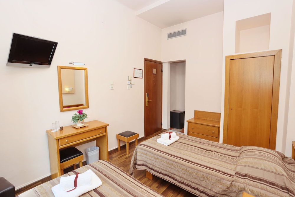 AEGEON HOTEL 39/50