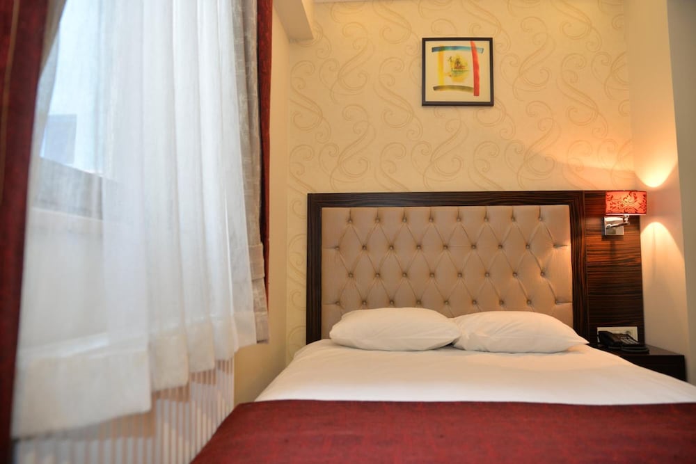 Golden Siyav Hotel 8/75