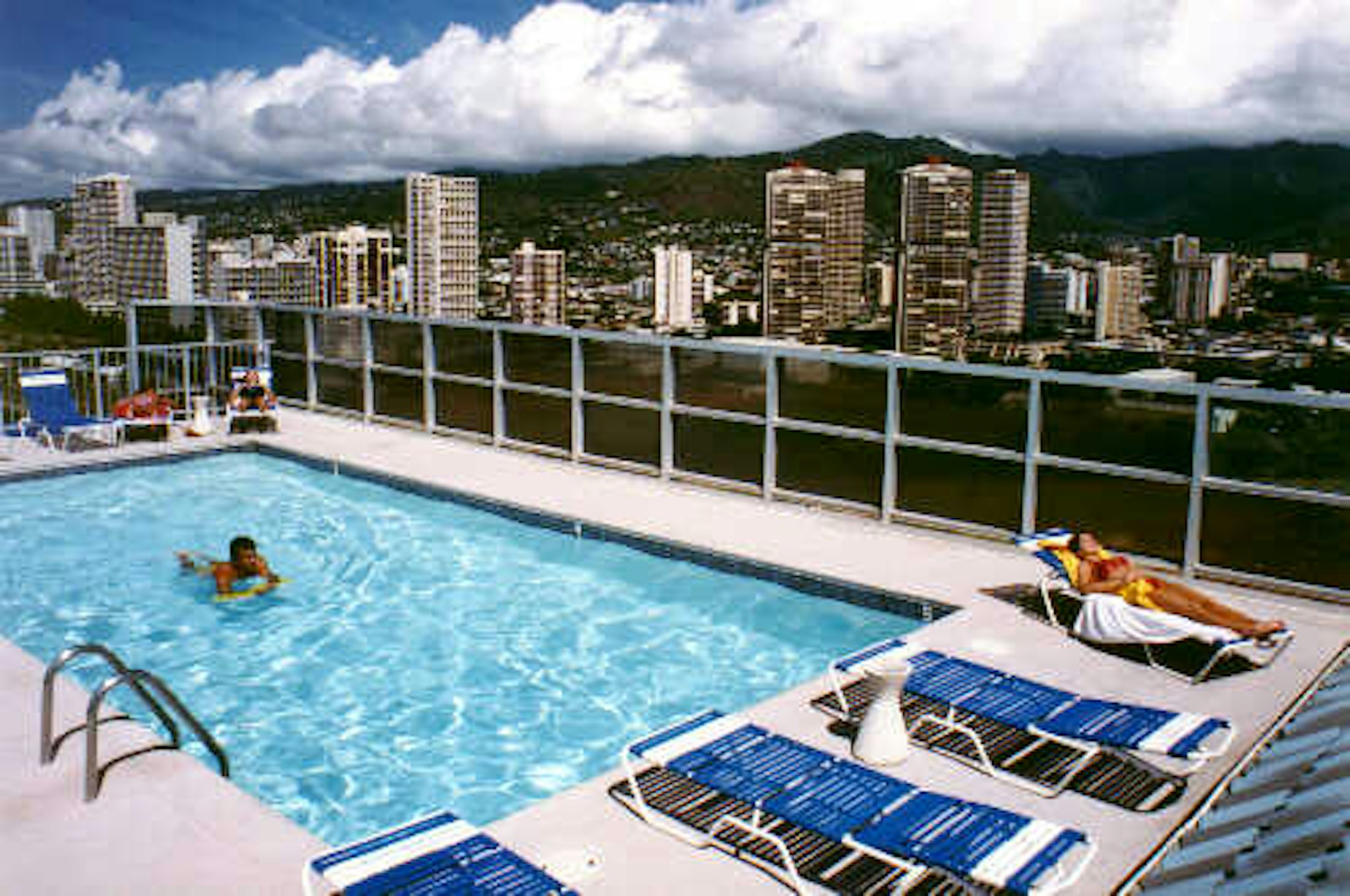 Waikiki Beach Condominiums 2/2