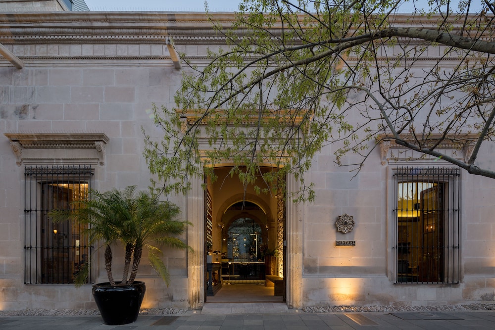 Central Hotel Boutique 3/38