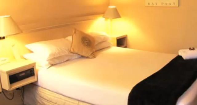 Standard, Queen Bed