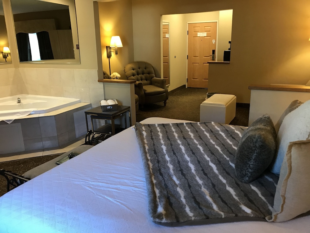 Expressway Suites Bismarck 25/65