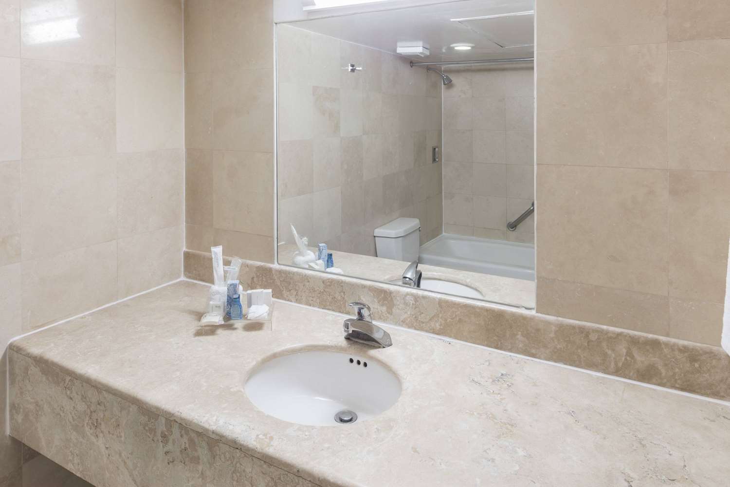 Ramada by Wyndham Hola Culiacan 45/45