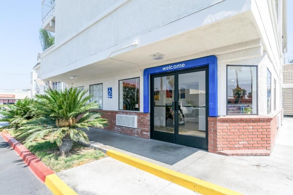 Motel6 Anaheim, CA - Fullerton East 50/59