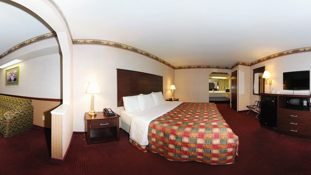 Days Inn and Suites By Wyndham Pine Bluff 5/27