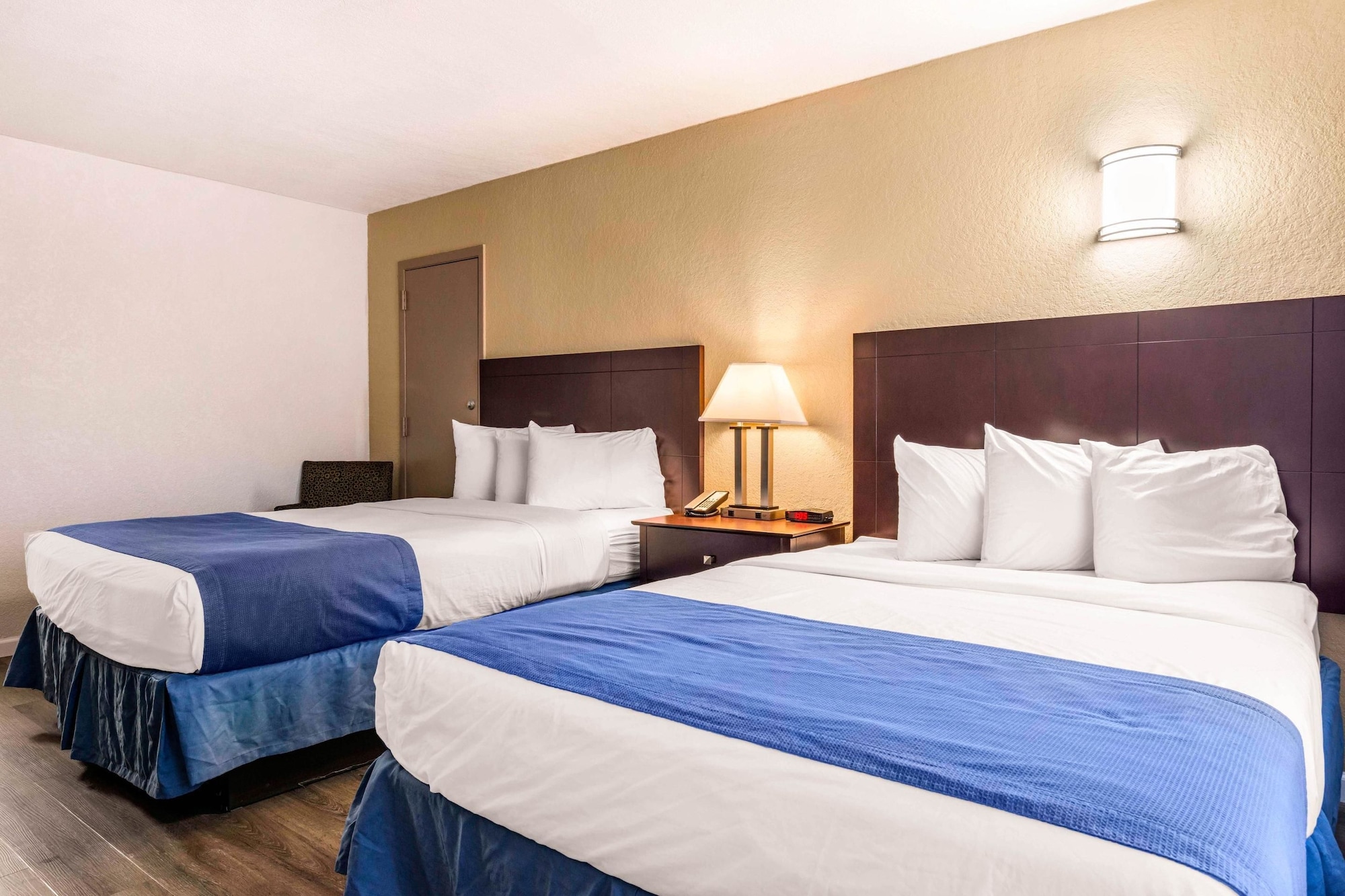 STANDARD, 2 QUEEN BEDS, PARKING LOT VIEW, PET FRIENDLY
