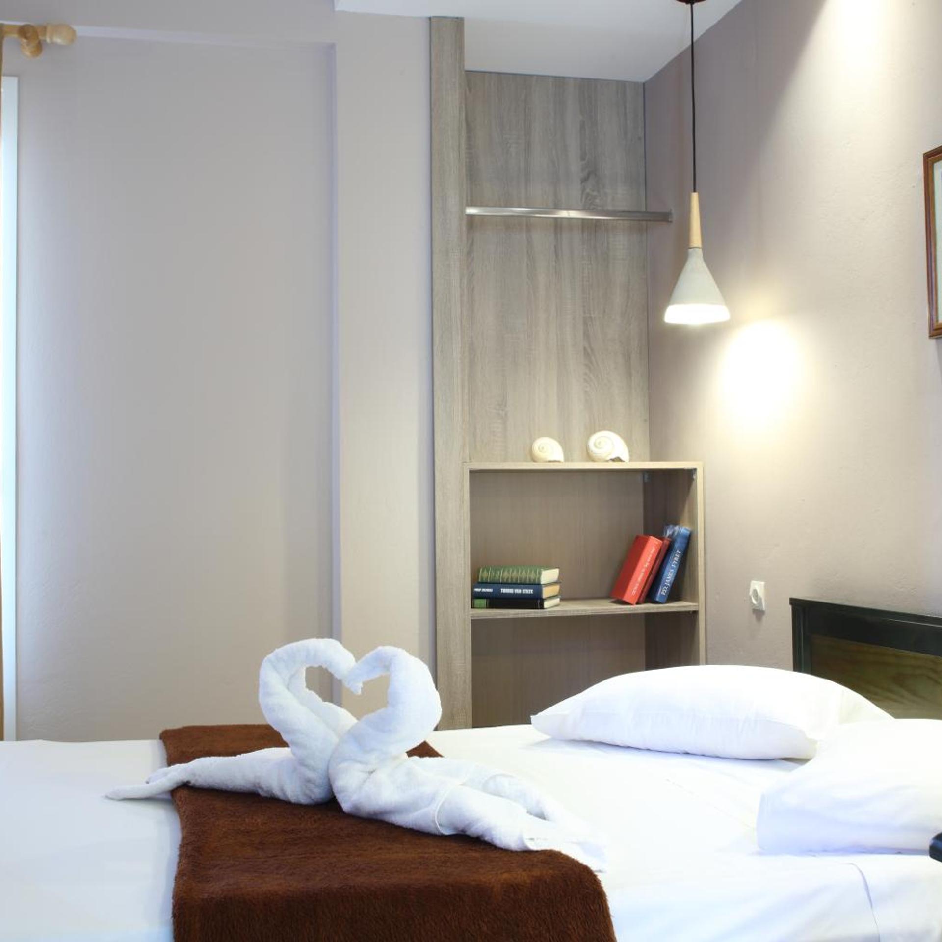 Scorpios Hotel 12/46