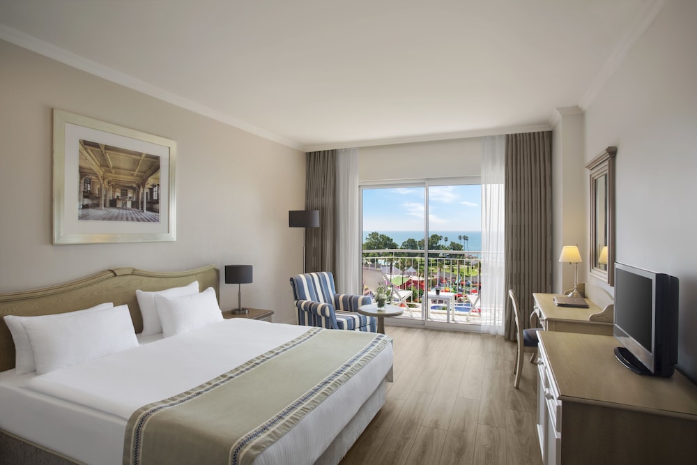 ROOM, DOUBLE BED