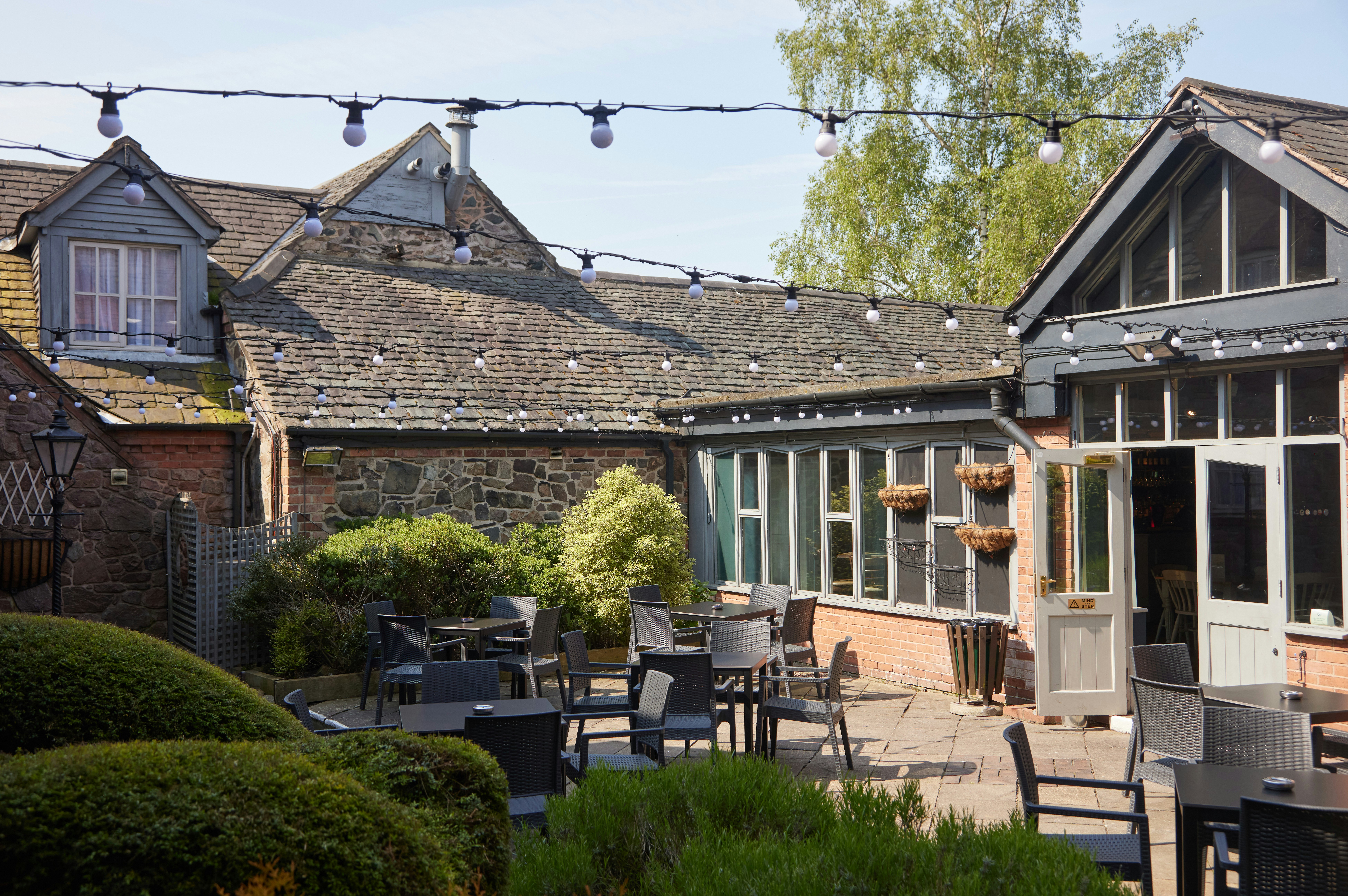 The Fieldhead Hotel 33/35