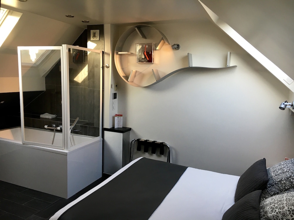 UNE AUTRE CHAMBRE 17/50