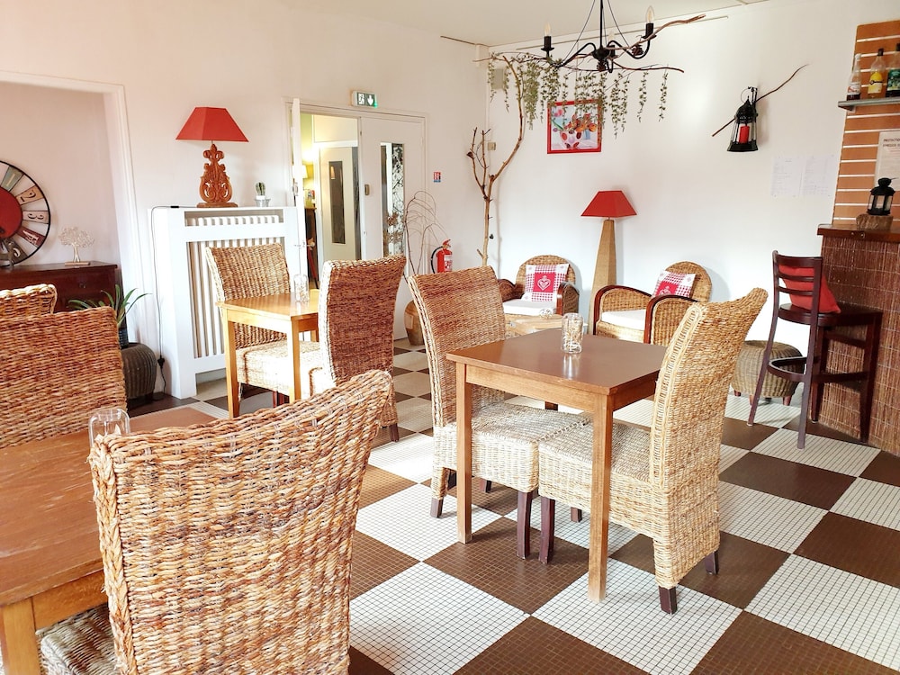 HOTEL LE SAINT CYR 33/41