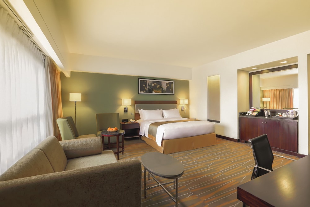 Holiday Inn & Suites Makati 48/75