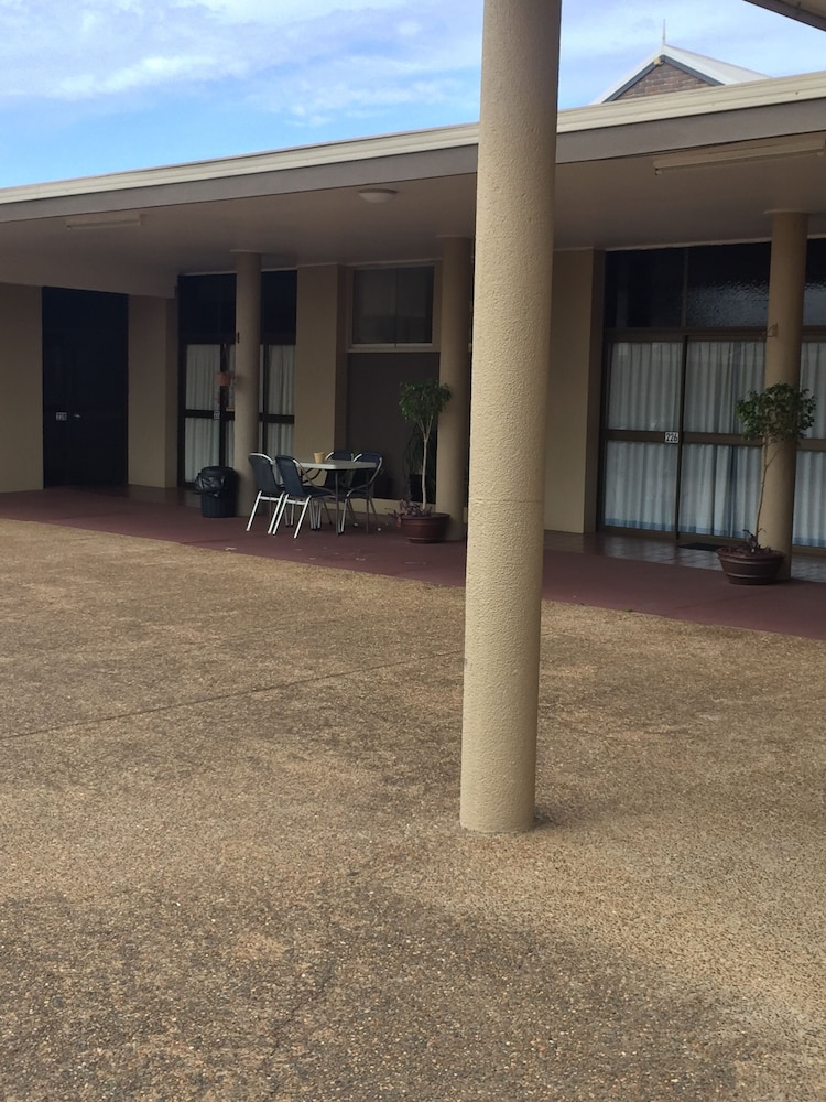 Econo Lodge Park Lane 24/29
