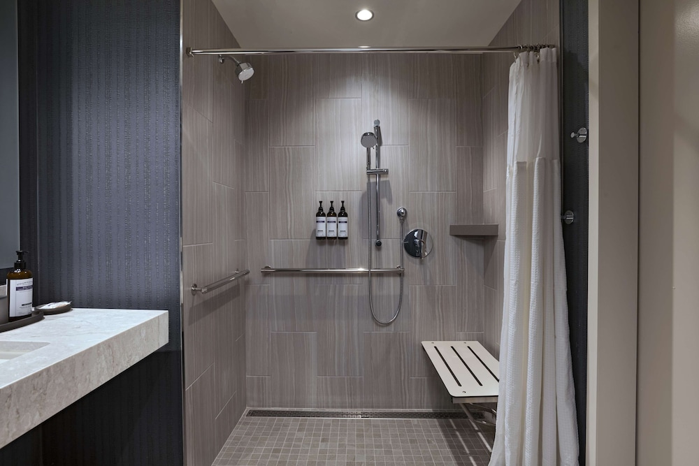 Hyatt Regency Conroe 44/45