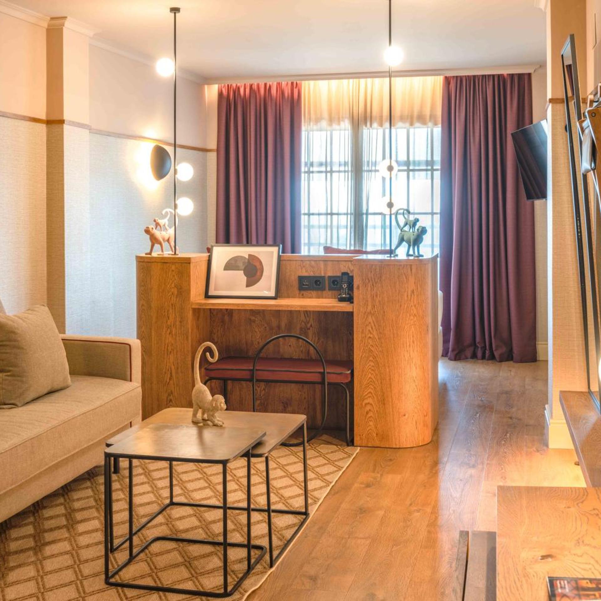 Jova Hotel 8/73