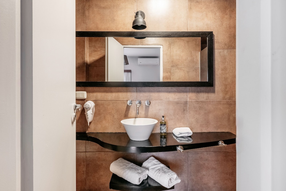 5411 Soho Hotel Boutique & Spa 66/68
