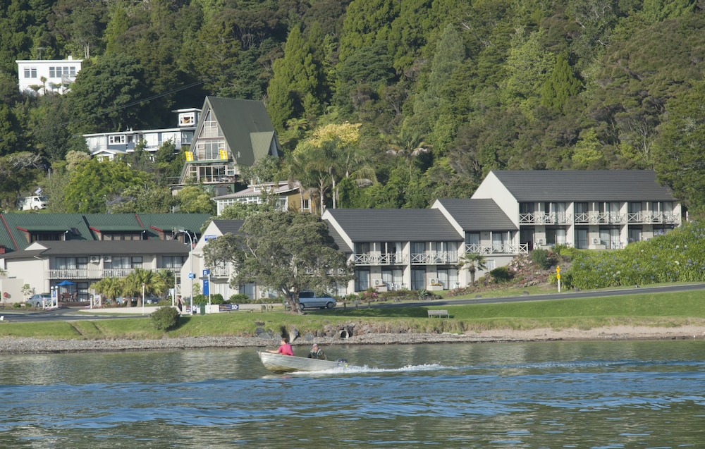 Breakwater Motel 7/60