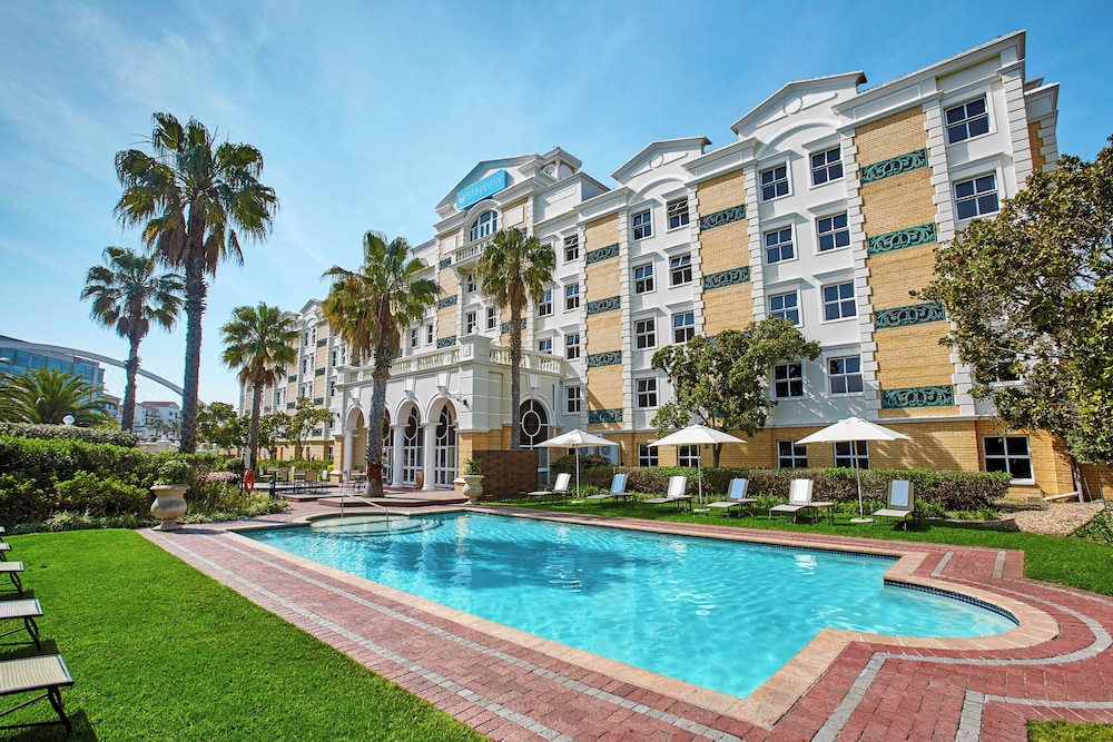 Stayeasy Century City 21/23