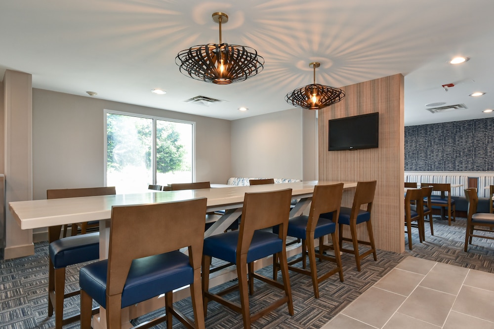 Fairfield Inn Suites Charlotte Arrowood 20/24