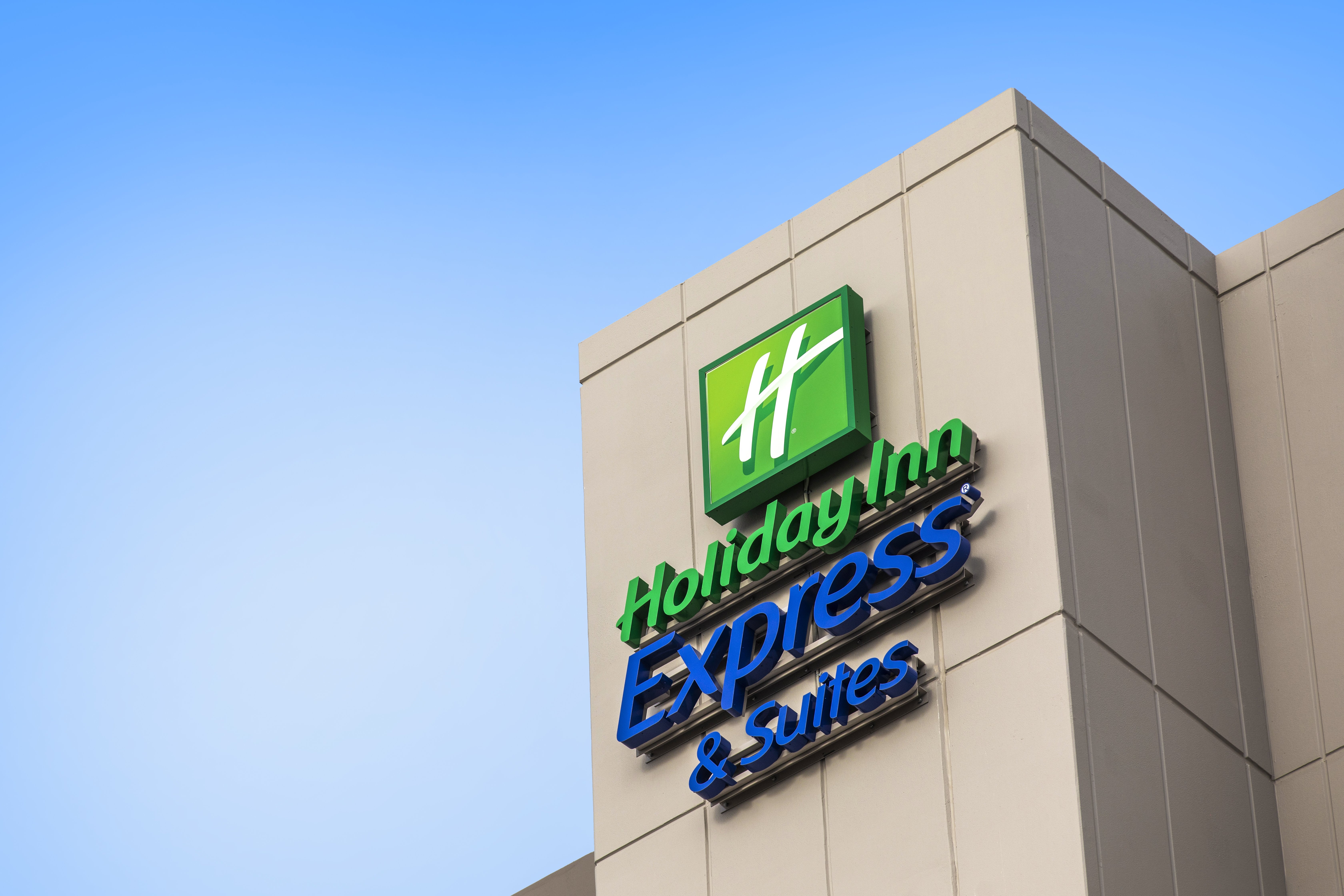 Holiday Inn Express & Suites Sunshine Coast, an IHG Hotel 4/50