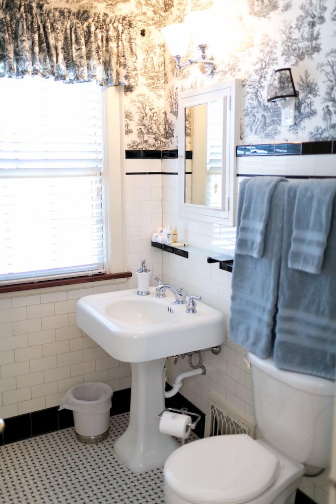 1810 Emerson House Bed & Breakfast-Adults Only 19/19