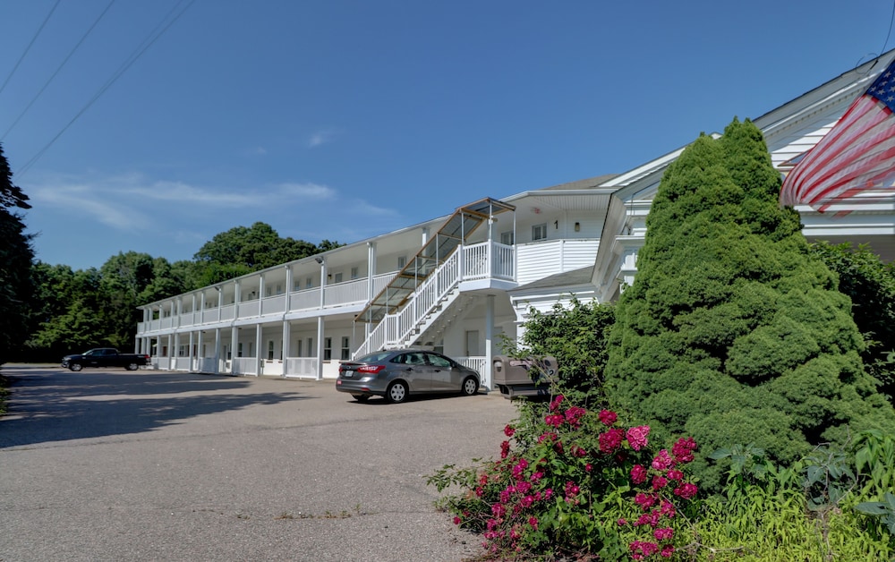 Hamilton Village Inn 58/71