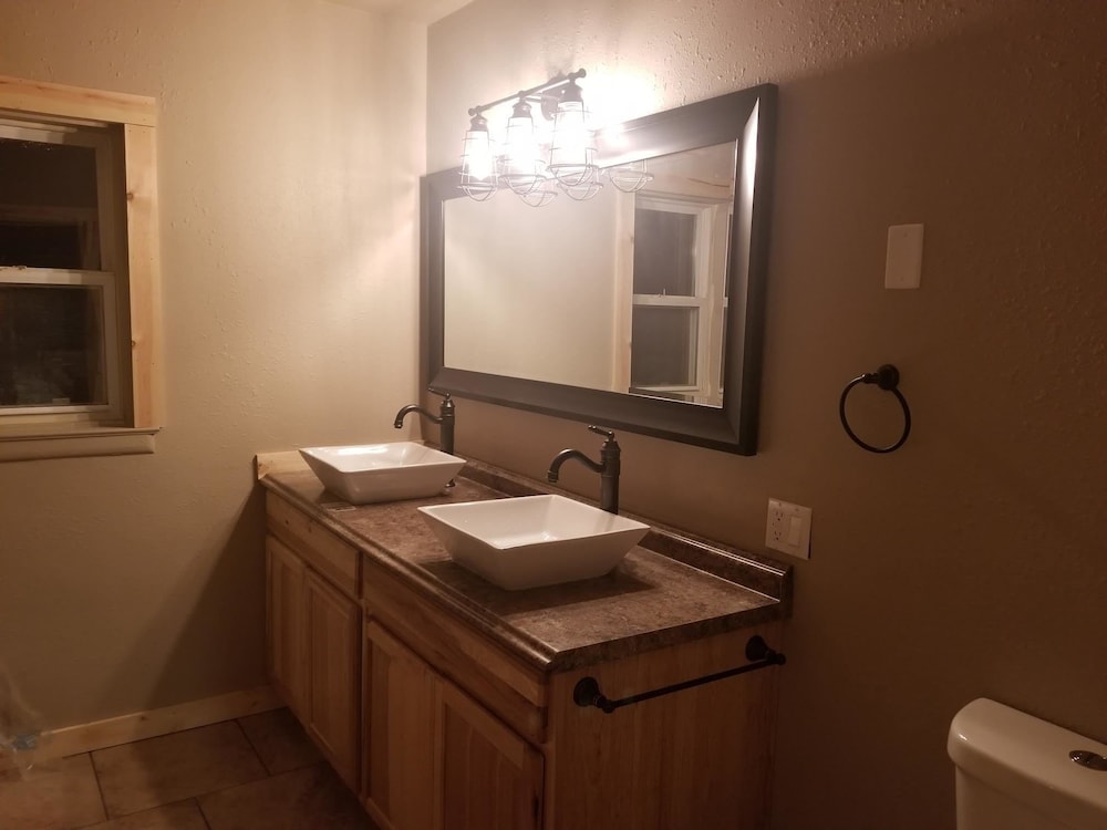 Carriage House Inn 13/36