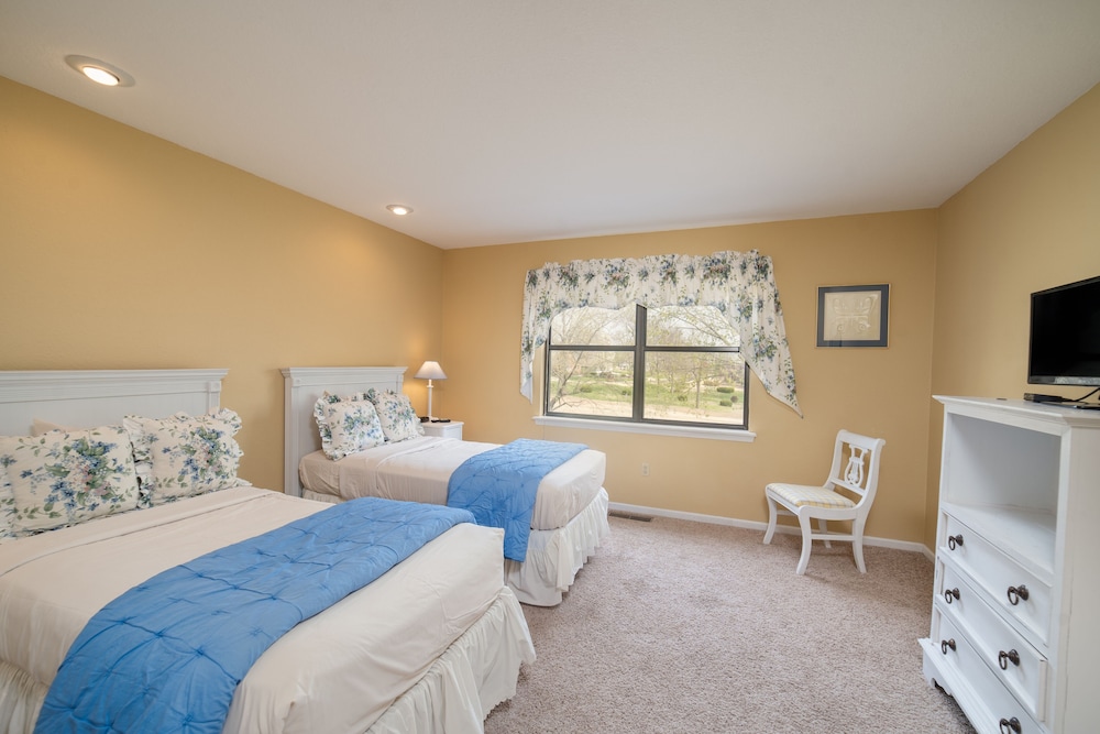 Pointe Royale Condominium Resort & Golf Course 33/81