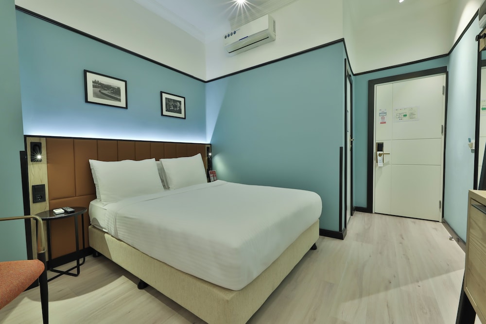 Exclusive, Queen Bed