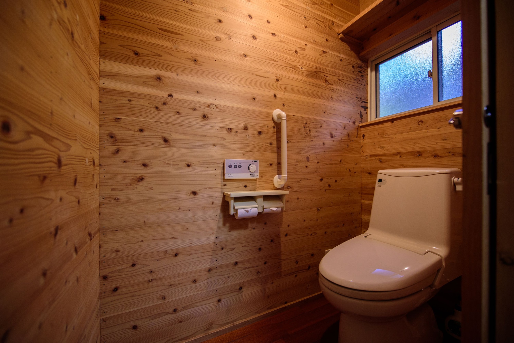 LOG, HOUSE, INDOOR BATH