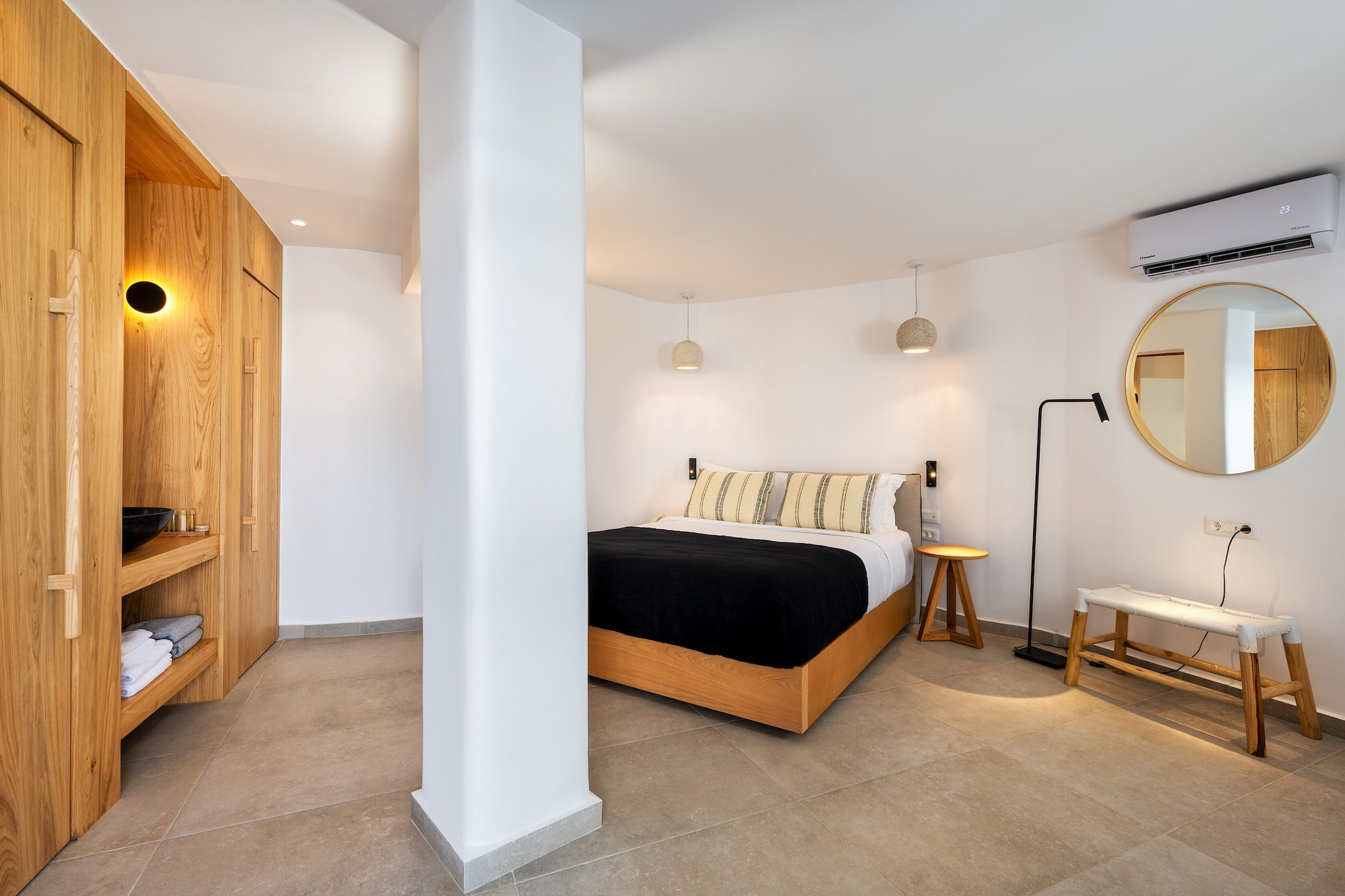 PREMIUM, SUITE, KING BED, OUTDOOR JETTED TUB