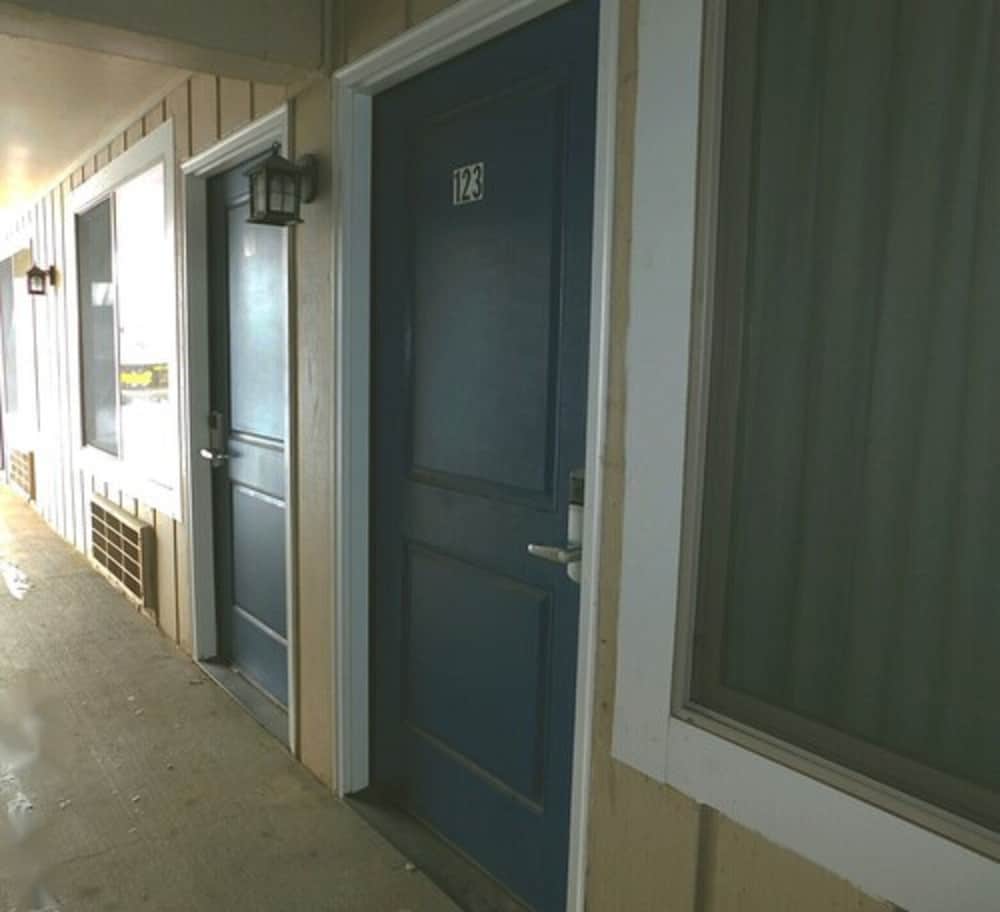 Laramie Valley Inn 8/35