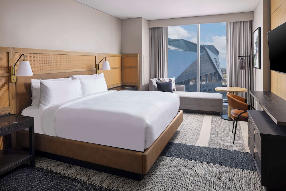 Signia, Club, King Bed, City View