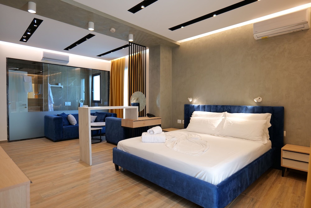 Hotel Triumf 17/50