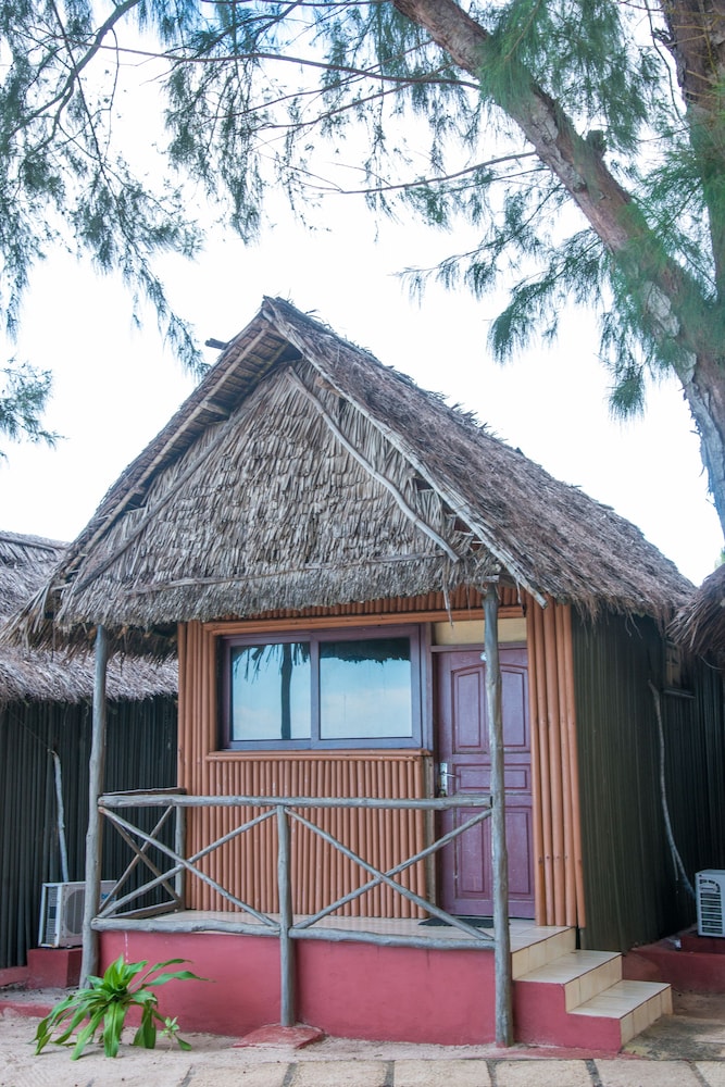 Sunrise Beach Resort 3/50