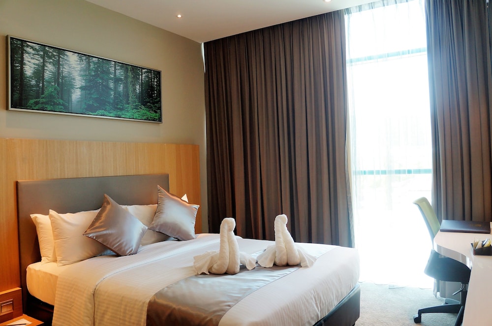 Standard, Queen Bed