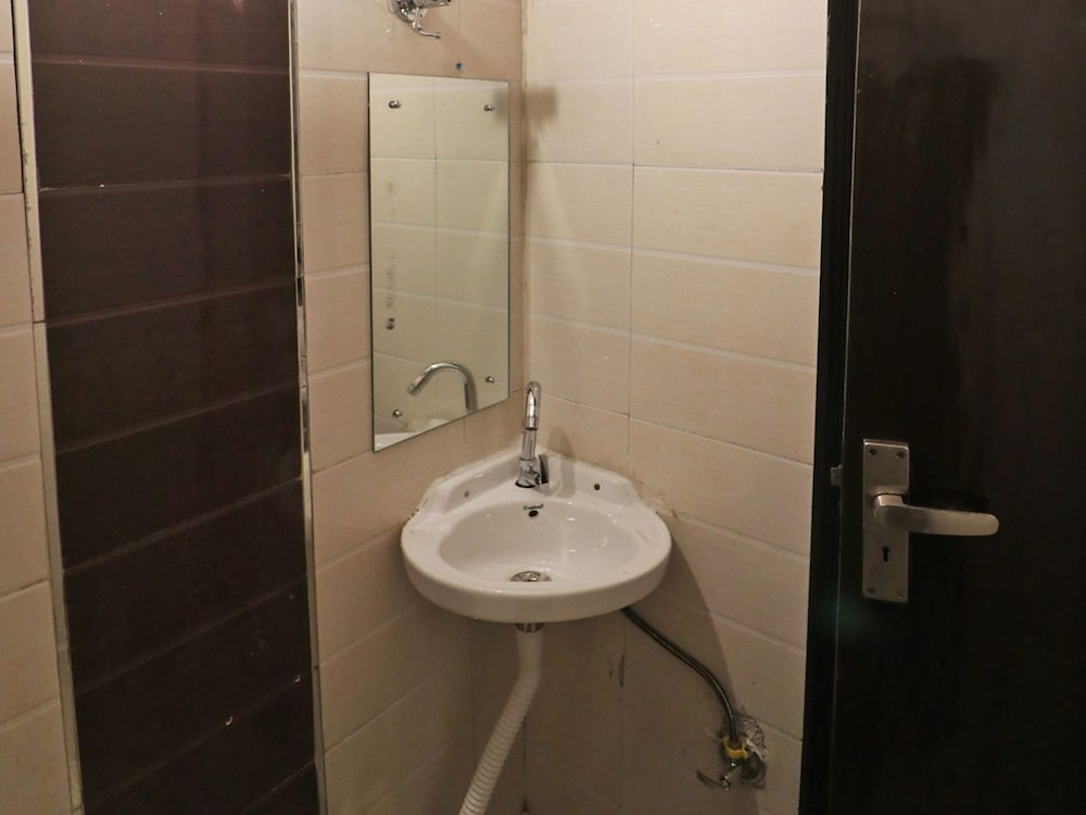 Oyo 15763 Hotel Grand Inn 18/19