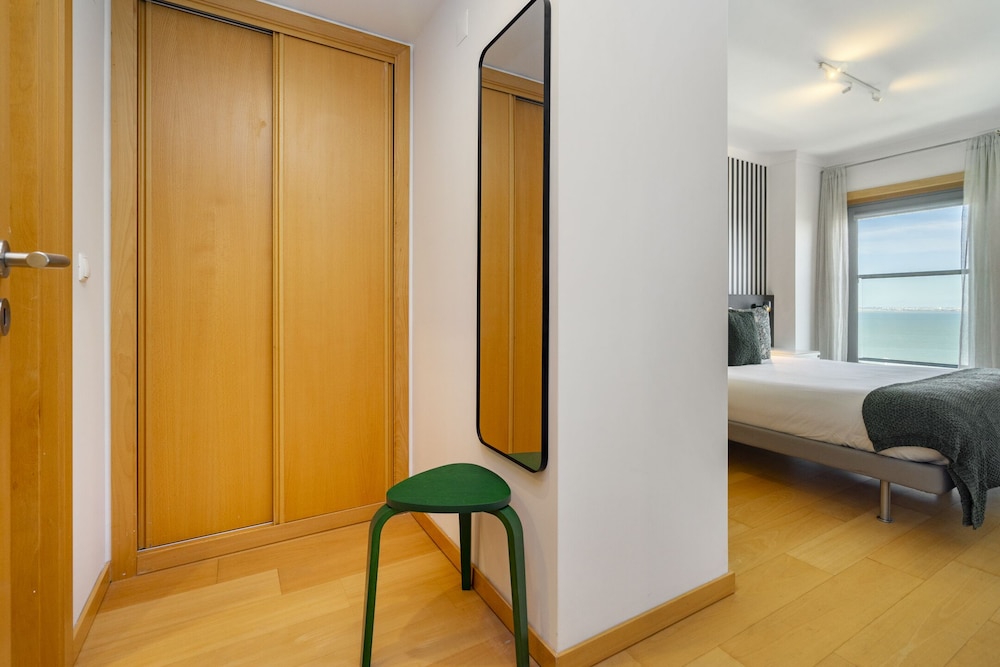 Panoramic Living 16/50