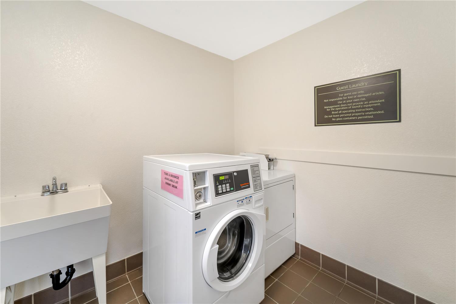 Best Western Plus Twin View Inn & Suites 16/16