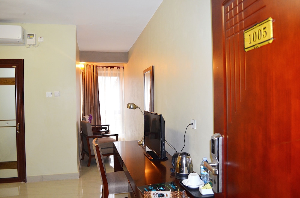 HILLSIDE PLAZA HOTEL 36/66